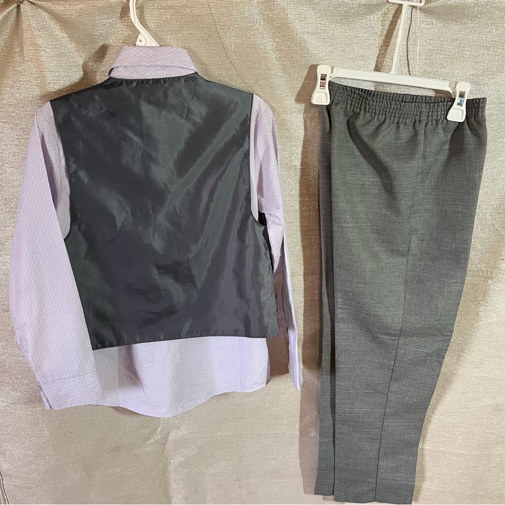 VAN HUESEN BOYS SUIT - Picture 3 of 6